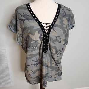 Rock & Republic Camo Short Sleeve Top Size XL